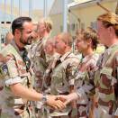 24. august: Kronprinsen inspiserer norske styrker i Afghanistan (Foto: Forsvaret)